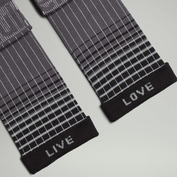 Bundle of 2 Lululemon Womens Power Stride Crew Socks Reflective Size Small NWT - Picture 5 of 6